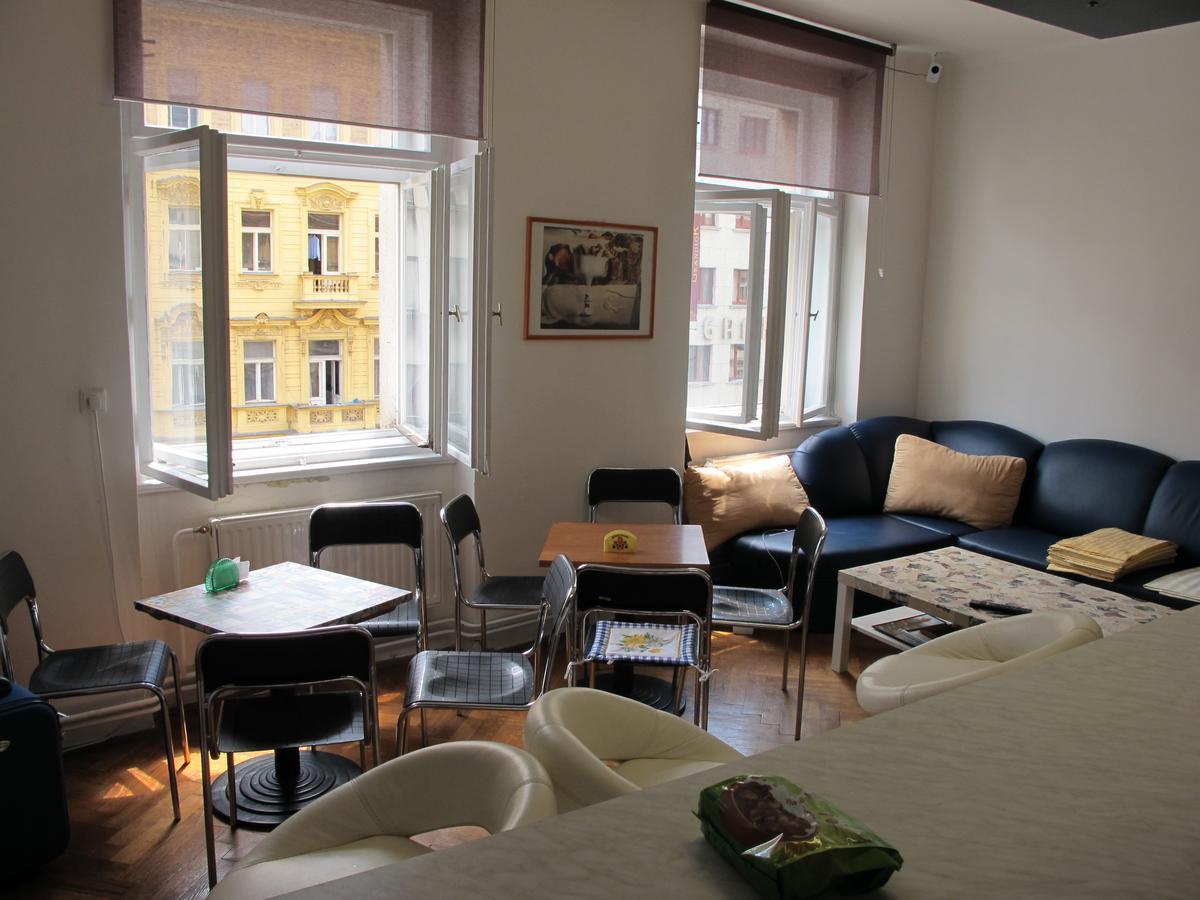All Seasons Hostel Prag Eksteriør billede