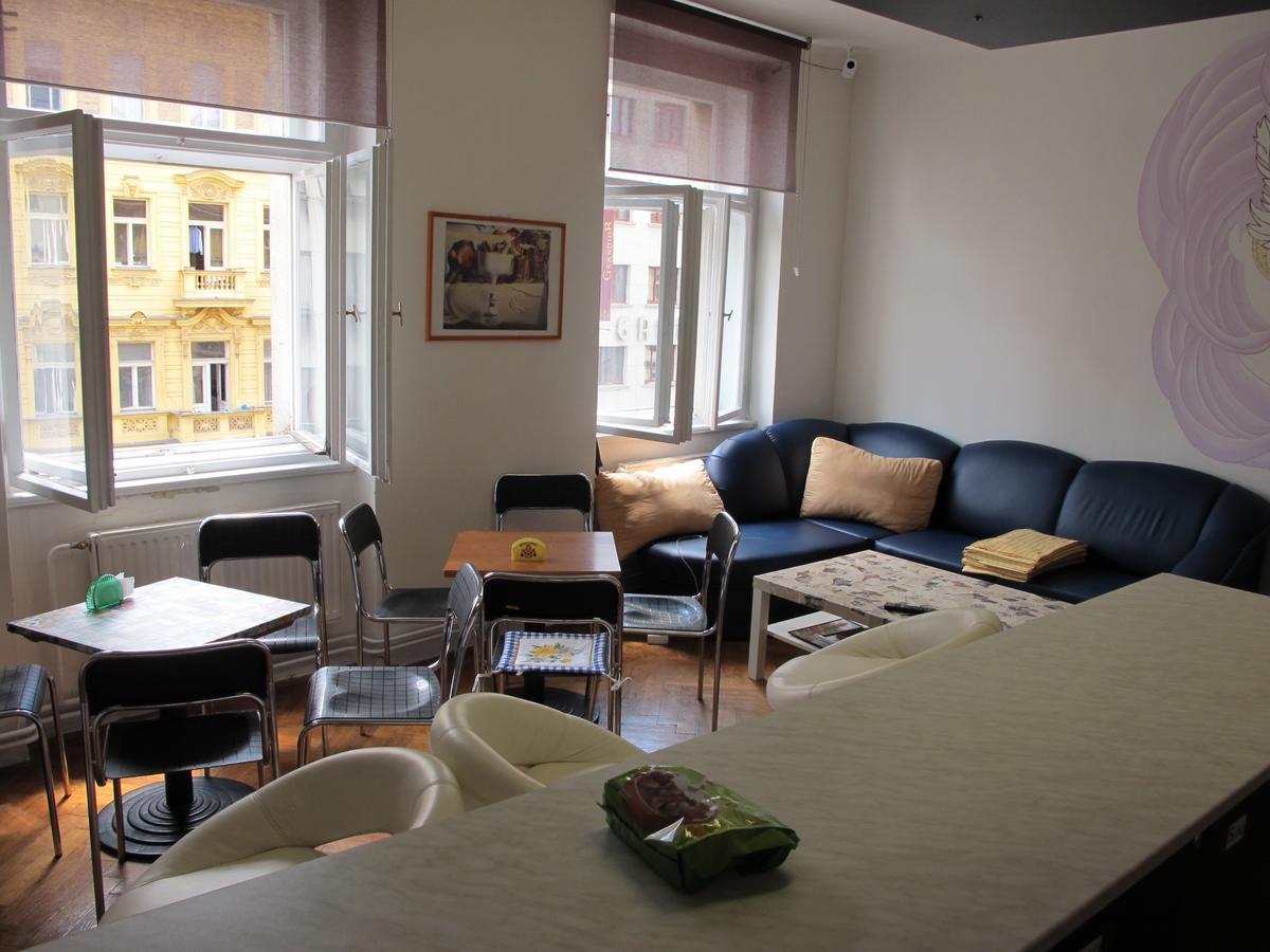 All Seasons Hostel Prag Eksteriør billede