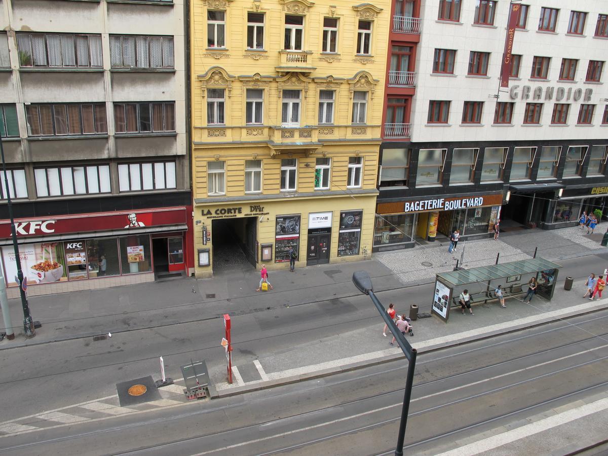 All Seasons Hostel Prag Eksteriør billede